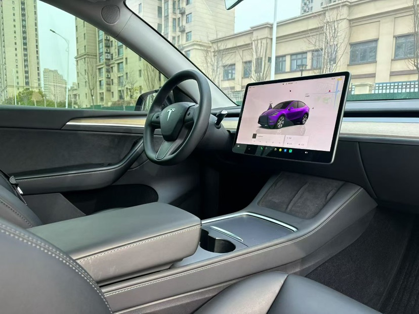 Tesla Model Y 2023 car image #3
