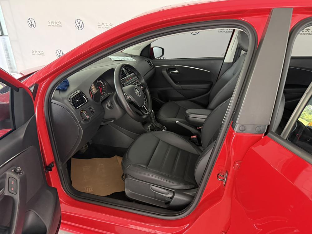 Volkswagen Polo 2017 car image #11