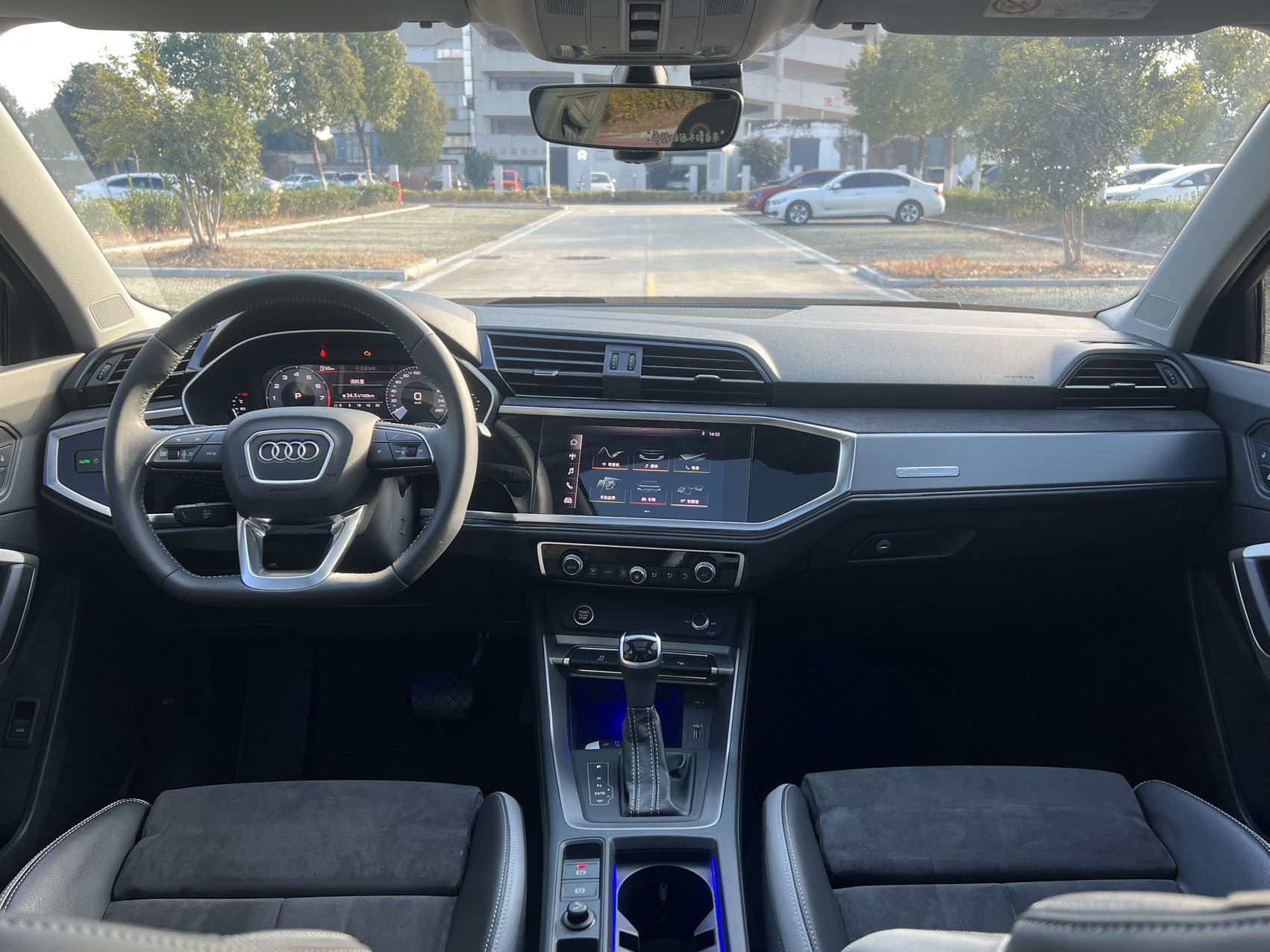 Audi Q3 2023 car image #10