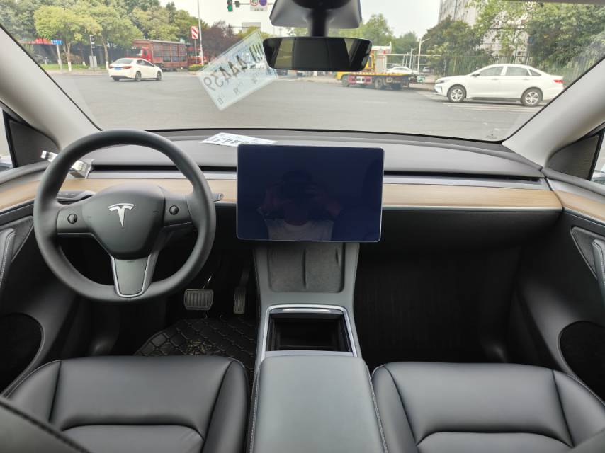 Tesla Model Y 2023 #9 Tesla Model Y 2023 car image #9