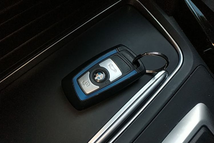 BMW 3 Series 2018 #14 BMW 3 Series 2018 car image #14