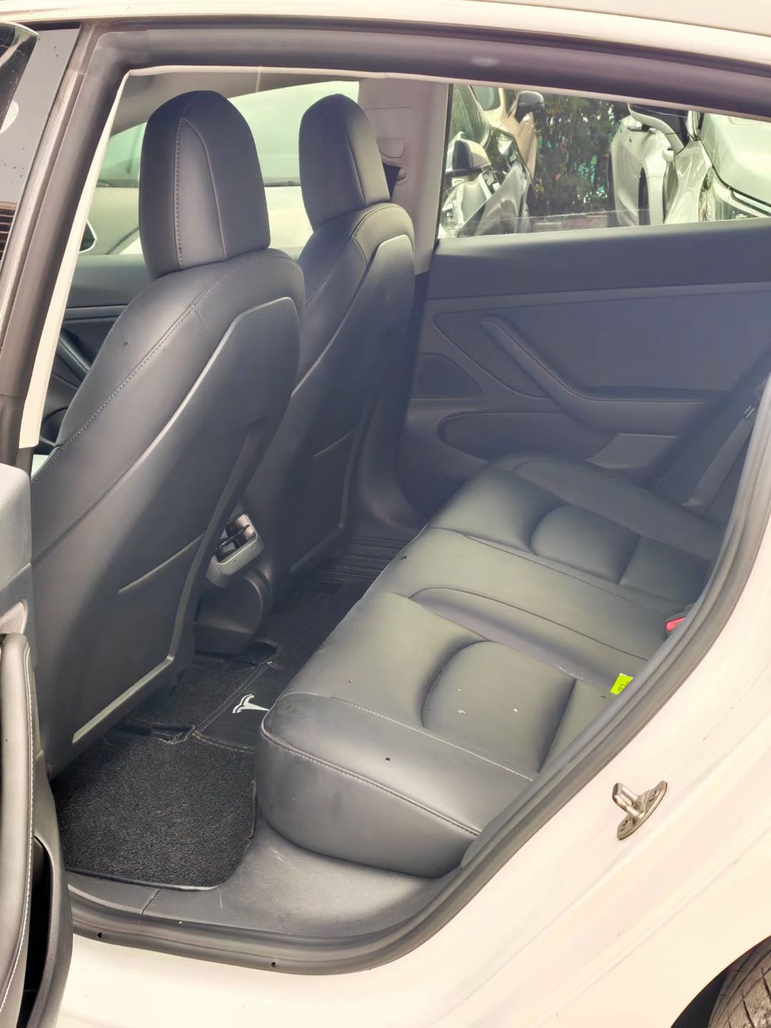 Tesla Model 3 2020 car image #9