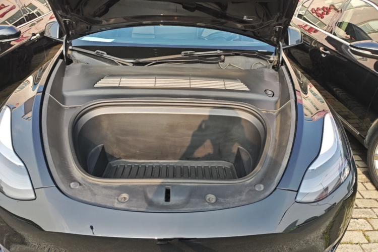 Tesla Model Y 2021 #22 Tesla Model Y 2021 car image #22