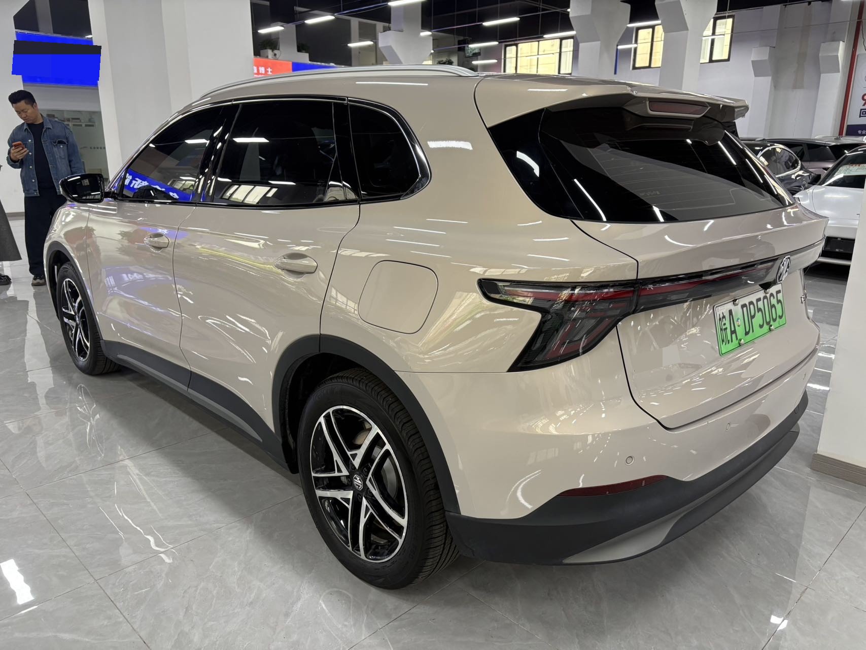 MG ES5 2025 car image #2