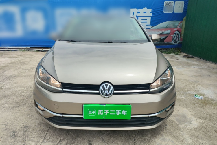 Volkswagen Golf 2018 car image #3
