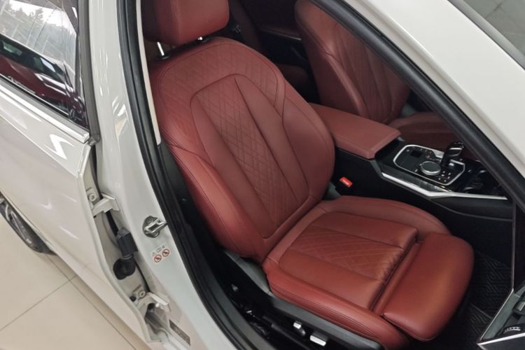 BMW 3 Series 2021 car image #24