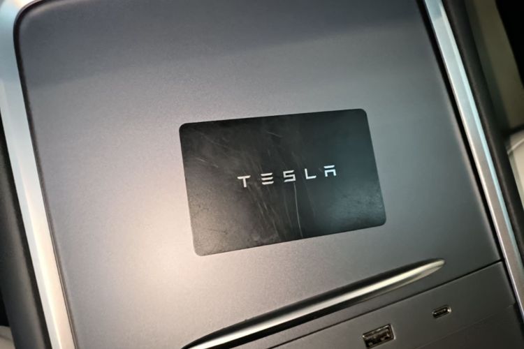Tesla Model Y 2023 #9 Tesla Model Y 2023 car image #9