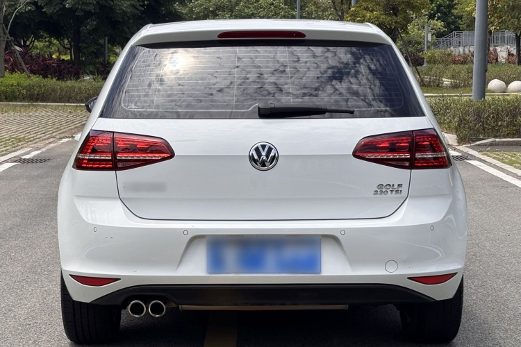 Volkswagen Golf 2017 car image #6