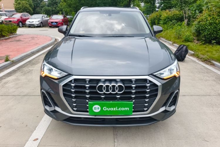 Audi Q3 2022 car image #3