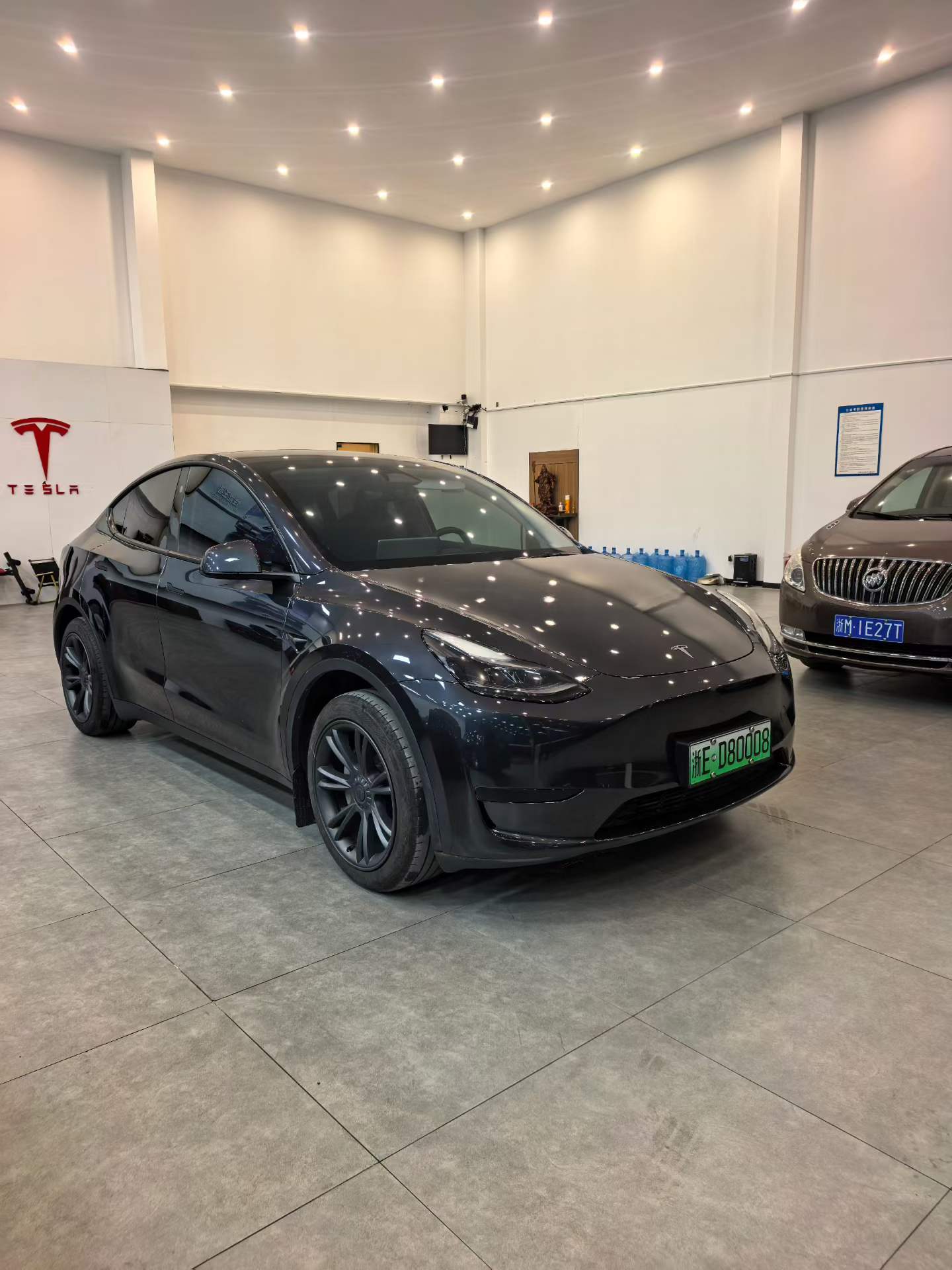 Tesla Model Y 2024 car image #2