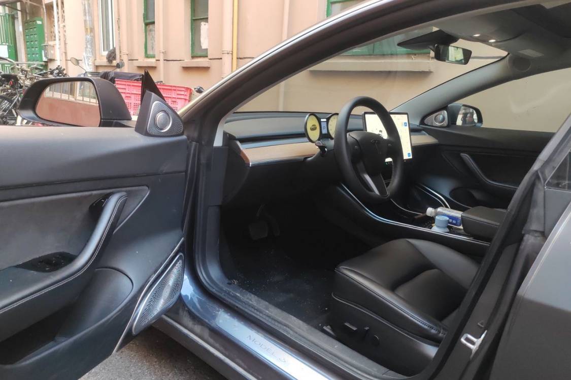 Tesla Model 3 2020 car image #23