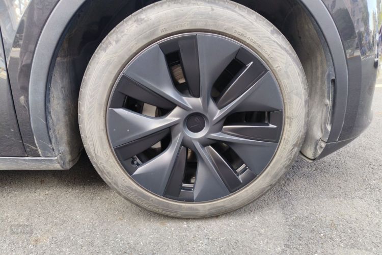 Tesla Model Y 2024 immagine di auto #9