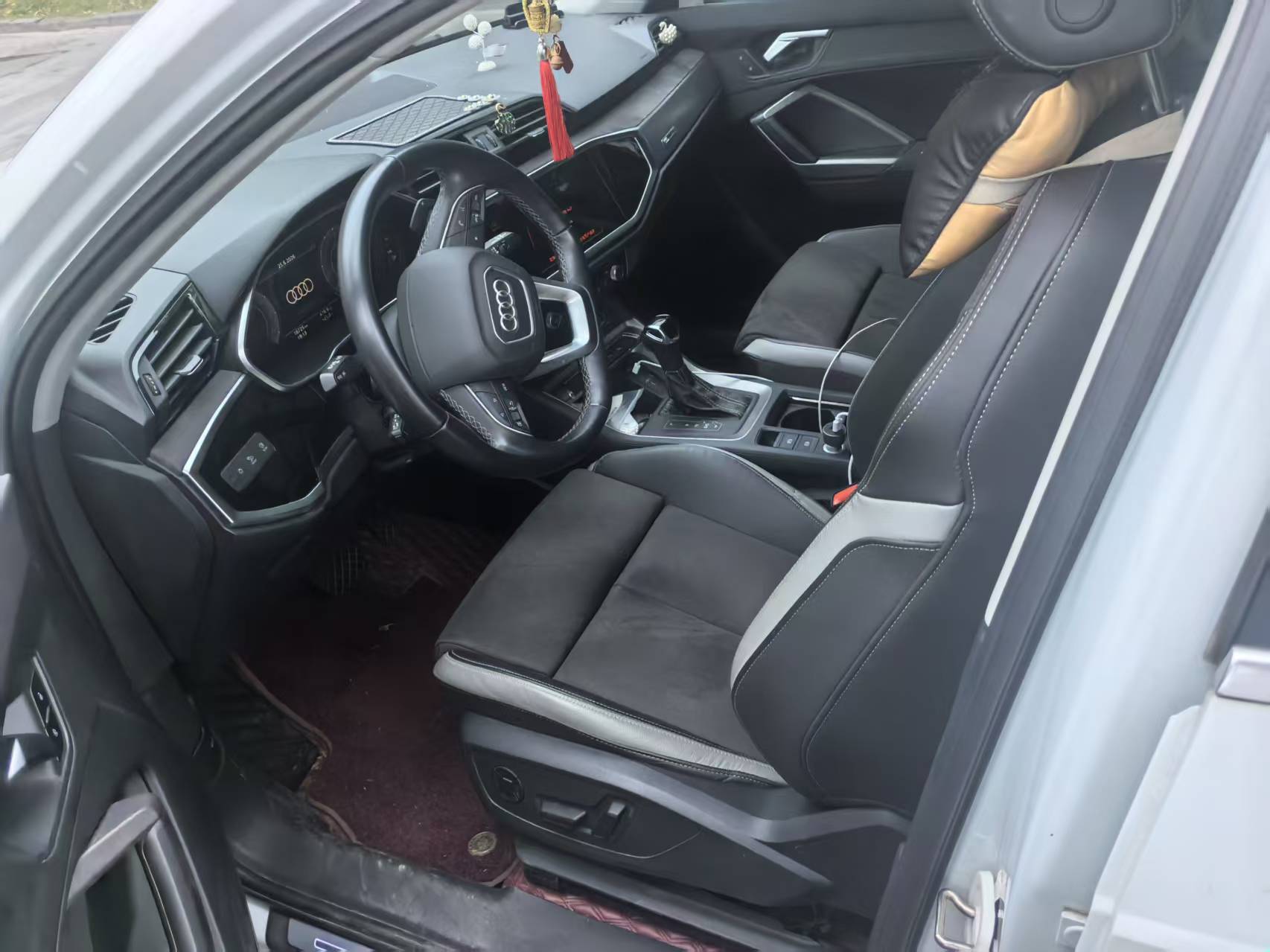 Audi Q3 2023 car image #2
