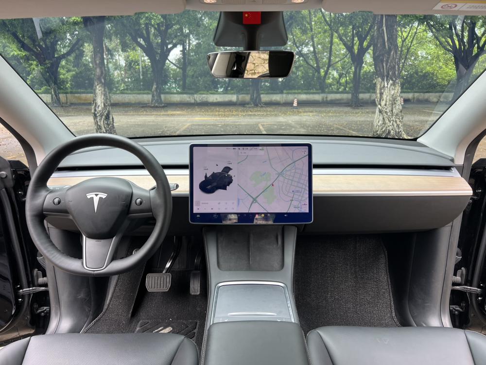 Tesla Model Y 2022 car image #14