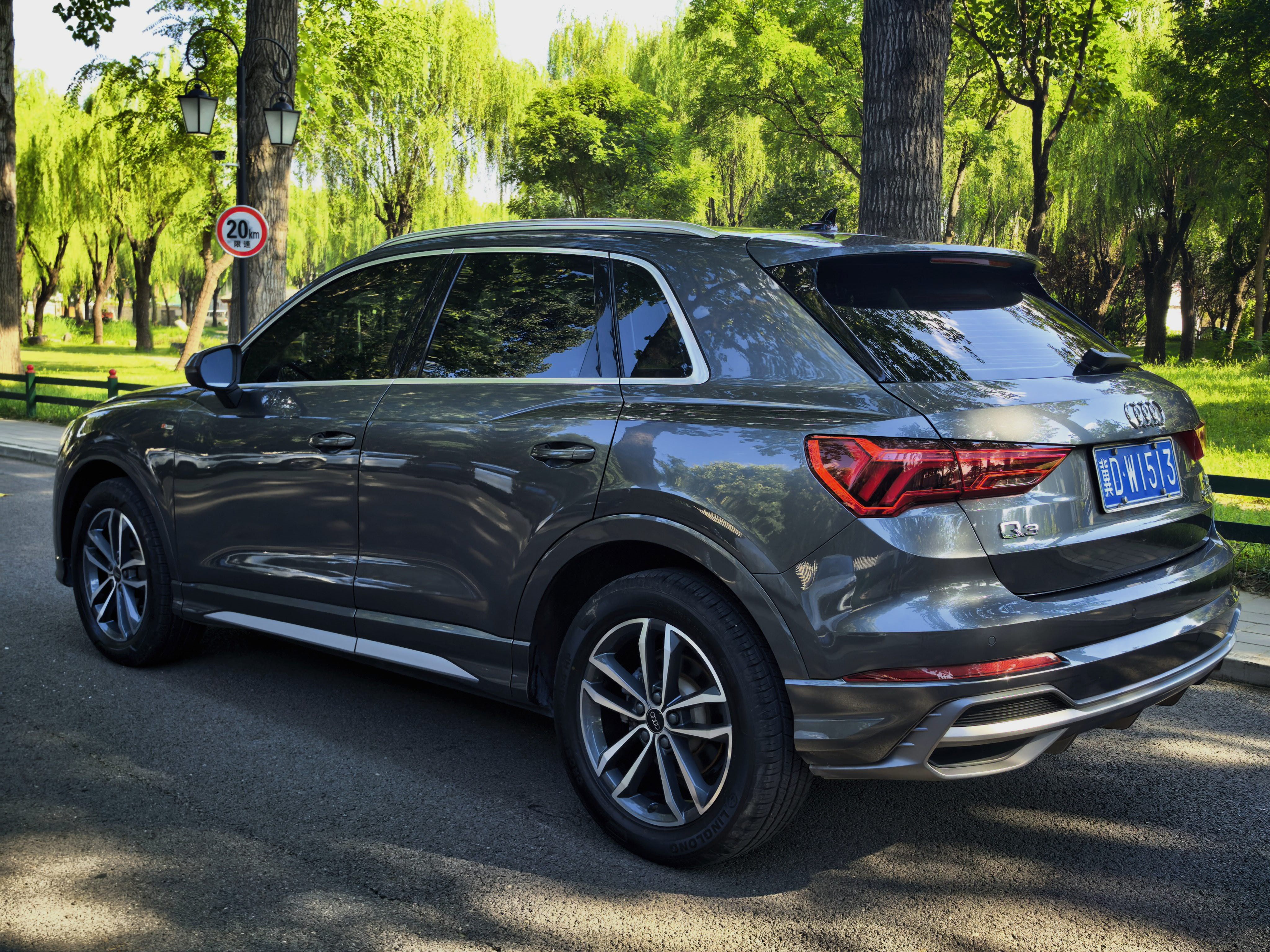 Audi Q3 2023 car image #9
