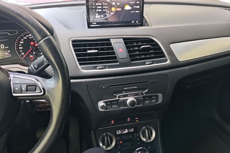 Audi Q3 2015 car image #13
