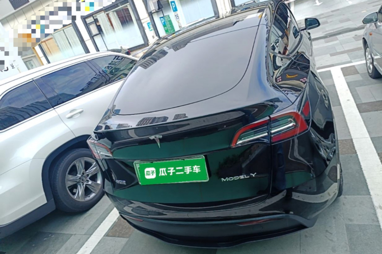 Tesla Model Y 2023 #6 Tesla Model Y 2023 car image #6