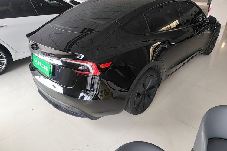 Tesla Model 3 2026 immagine di auto #5