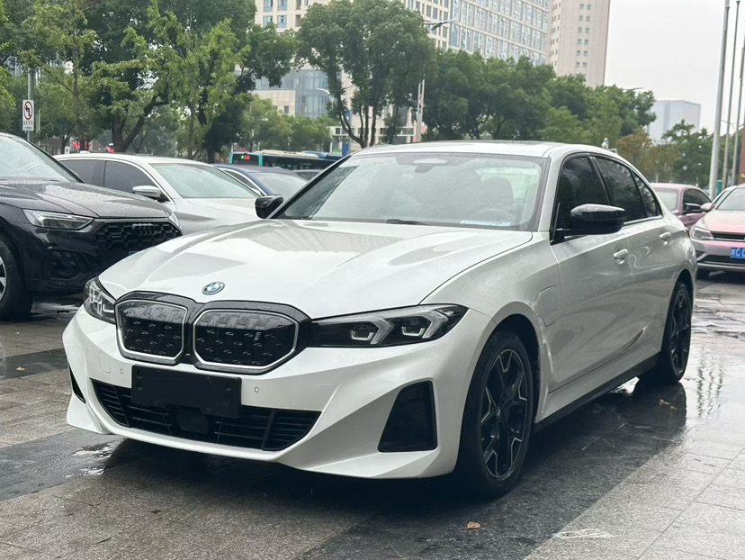 BMW i3 2023 car image 