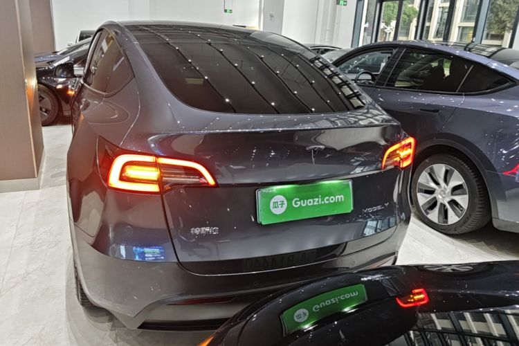 Tesla Model Y 2023 #6 Tesla Model Y 2023 car image #6