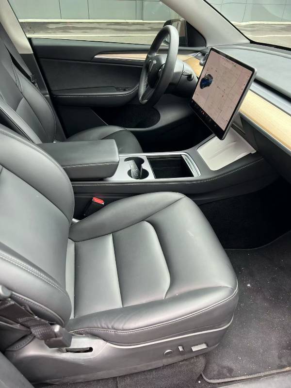 Tesla Model Y 2021 car image #4