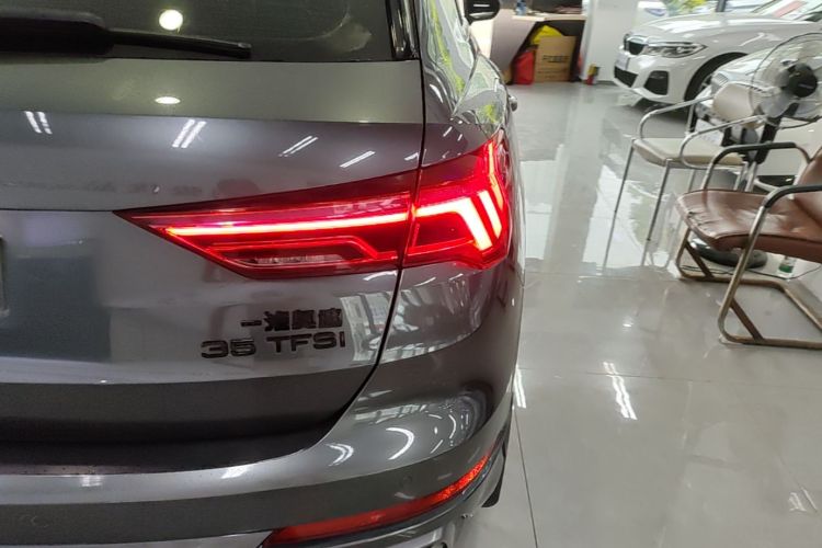 Audi Q3 2022 car image #8