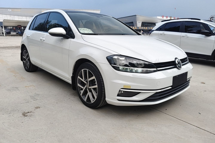Volkswagen Golf 2020 car image #6