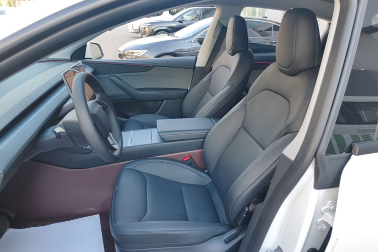Tesla Model Y 2025 #15 Tesla Model Y 2025 car image #15