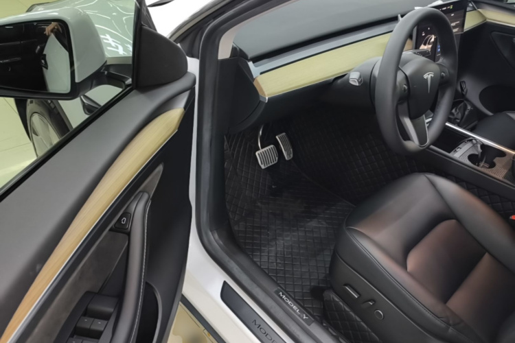 Tesla Model Y 2023 #16 Tesla Model Y 2023 car image #16