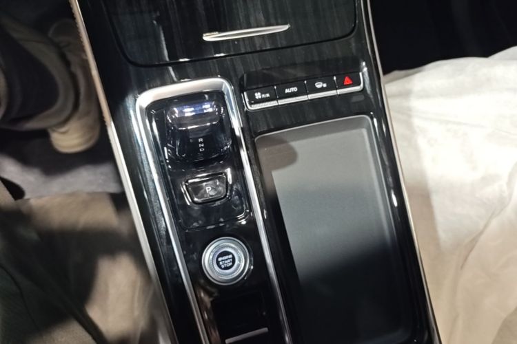 GEELY Boyue L 2026 car image #14