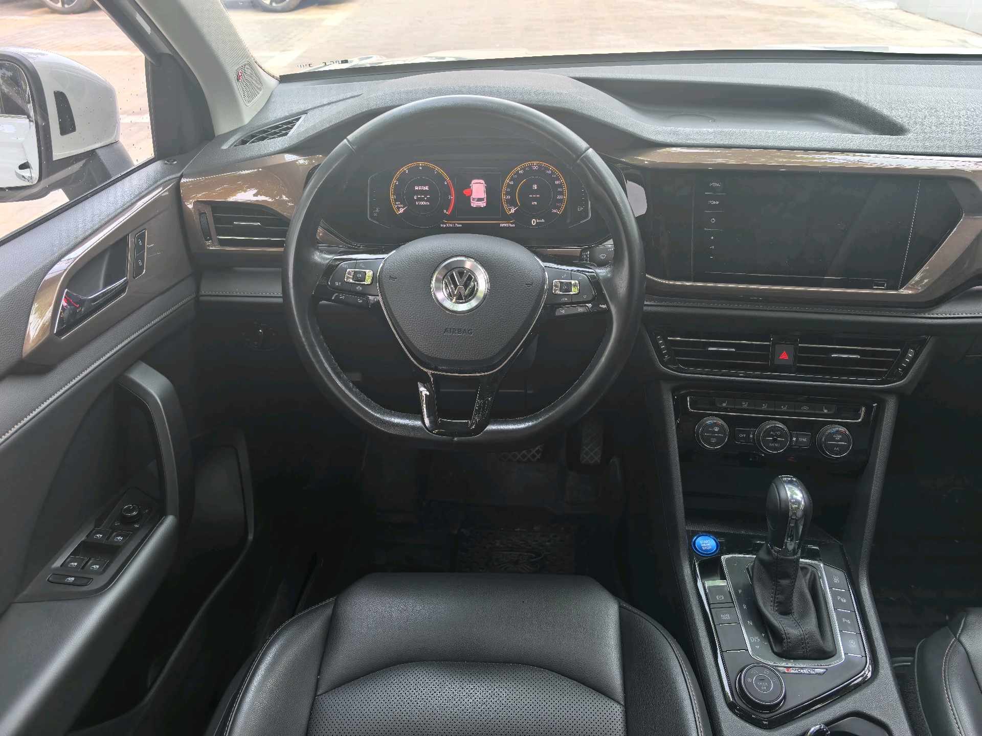 Volkswagen Tharu 2020 immagine di auto #9