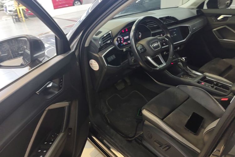 Audi Q3 2021 car image #16