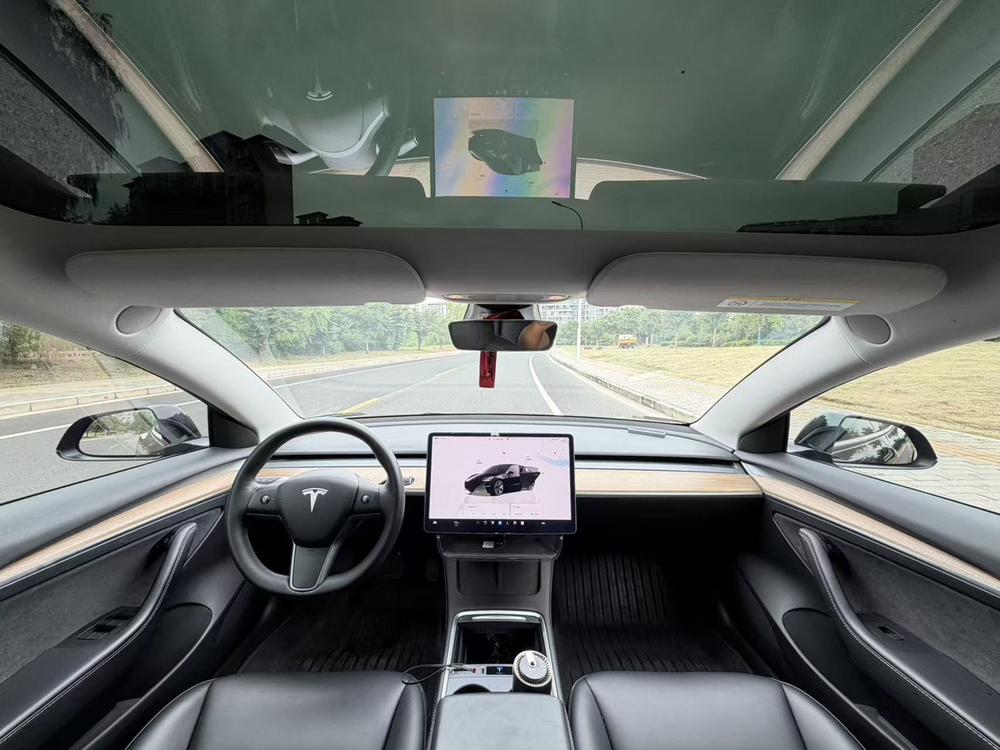 Tesla Model 3 2023 car image #13