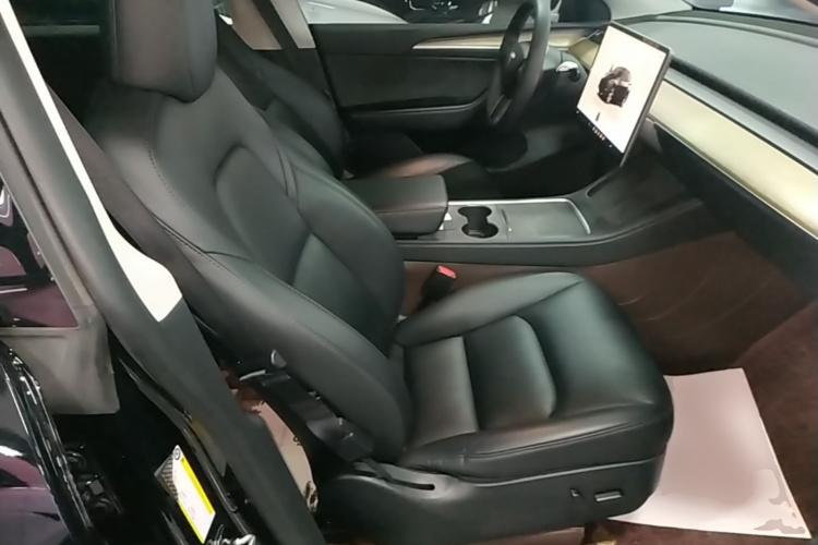 Tesla Model Y 2023 car image #24