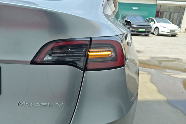Tesla Model Y 2023 #8 Tesla Model Y 2023 immagine di auto #8