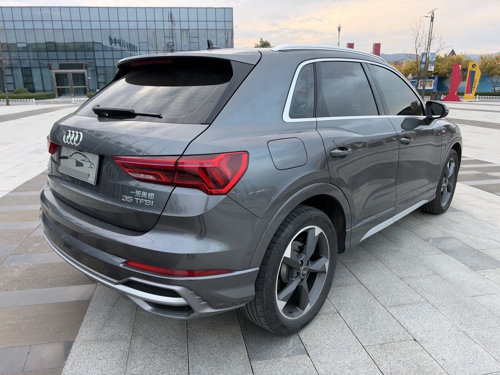 Audi Q3 2022 car image #9