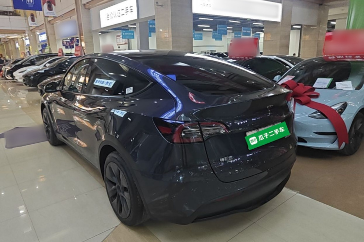 Tesla Model Y 2024 #5 Tesla Model Y 2024 car image #5