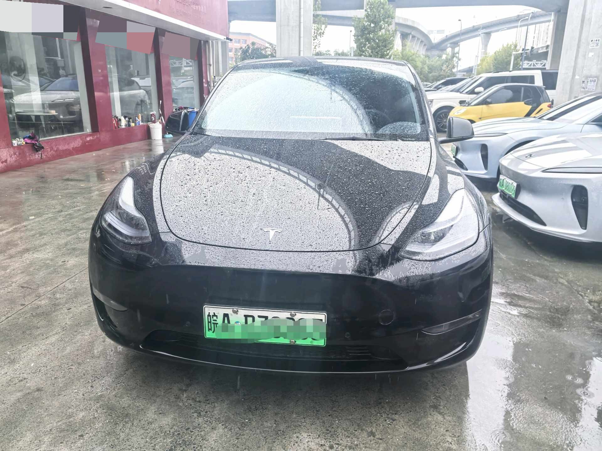 Tesla Model Y 2023 car image #2