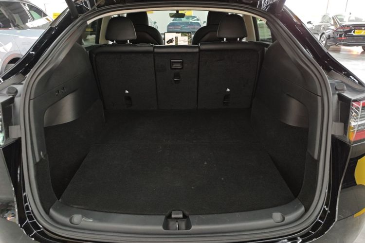 Tesla Model Y 2024 car image #19
