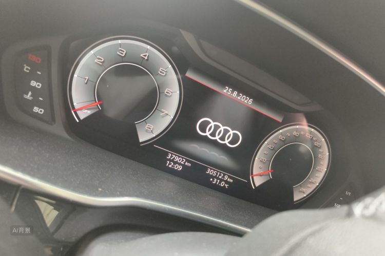Audi Q3 2023 car image #13