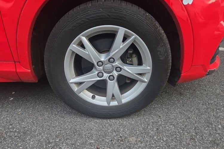 Audi Q3 2016 car image #9