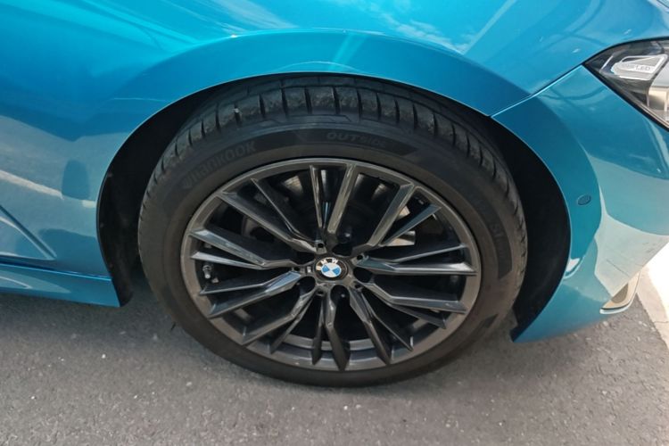 BMW 3 Series 2024 car image #9