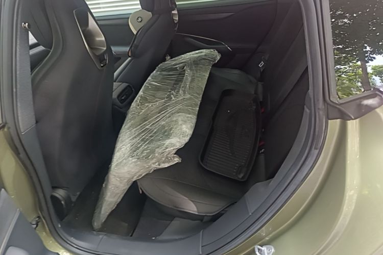 MI SU7 2025 immagine di auto #17