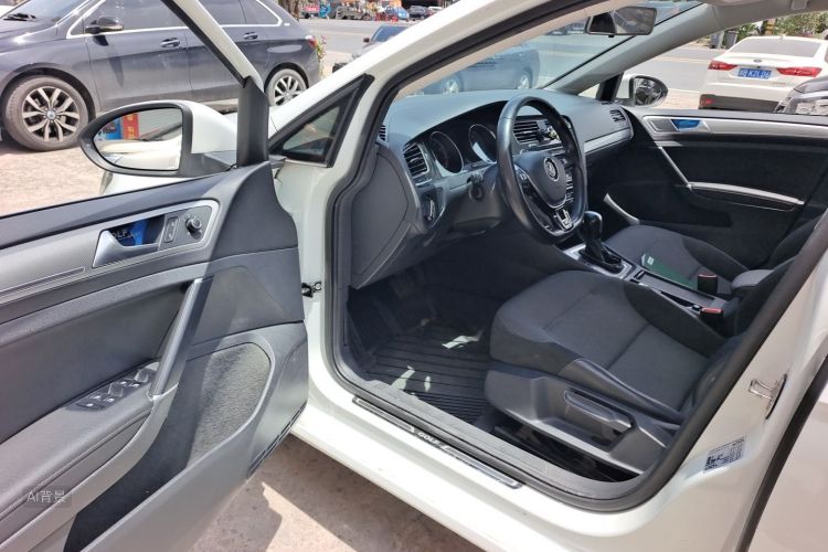 Volkswagen Golf 2018 car image #18