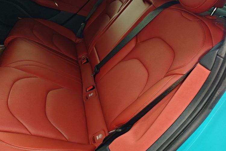 MI SU7 2024 immagine di auto #17
