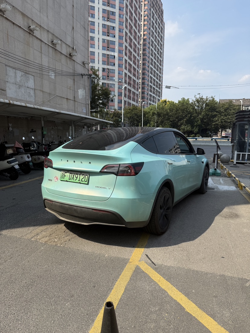 Tesla Model Y 2023 #8 Tesla Model Y 2023 car image #8