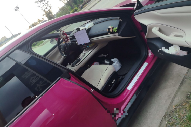 MI SU7 2025 immagine di auto #27