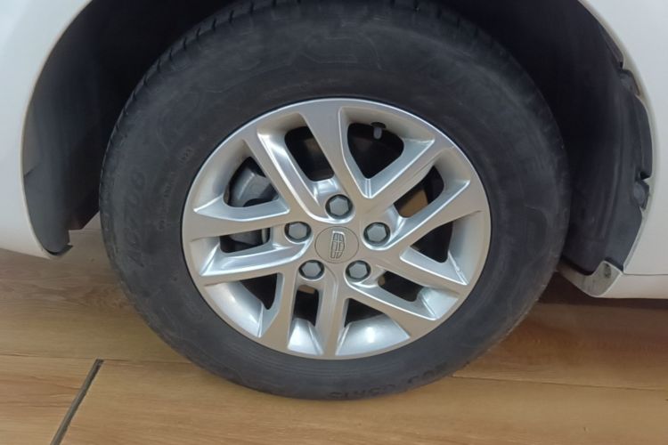 GEELY Emgrand 2017 car image #9