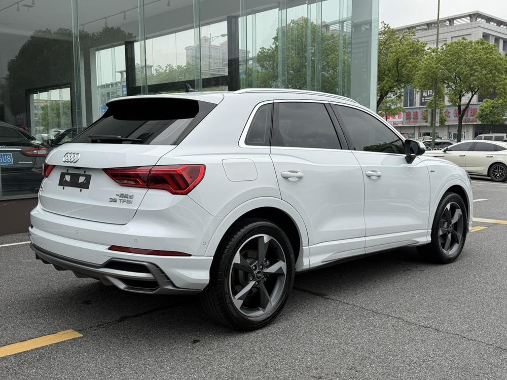 Audi Q3 2022 car image #6