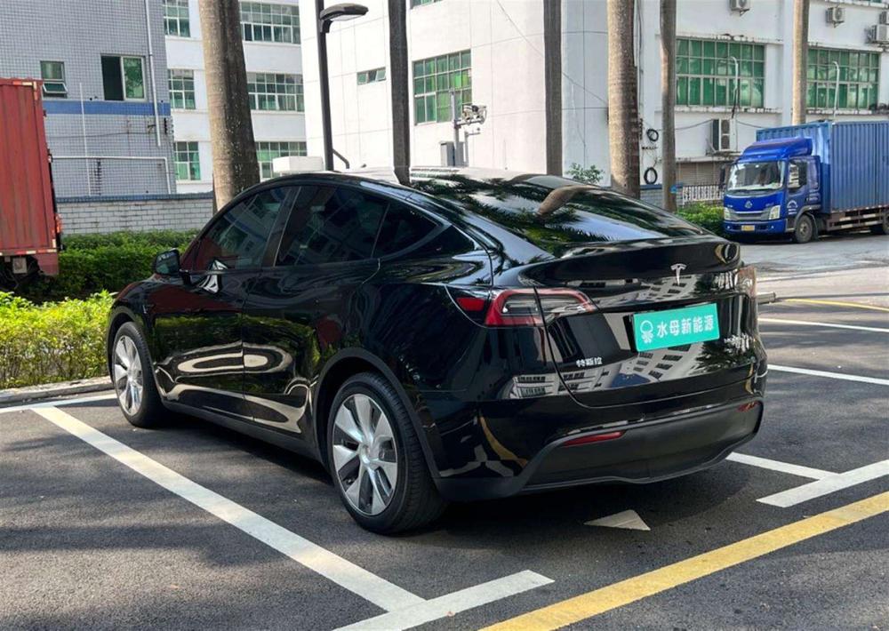 Tesla Model Y 2022 #4 Tesla Model Y 2022 car image #4